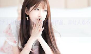 在线流连于王羽杉的蕾丝连体比基尼作品，真让人忍不住想赞叹！