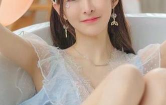 跟随王羽杉，体验女仆的奇妙世界，免费下载精彩图片！