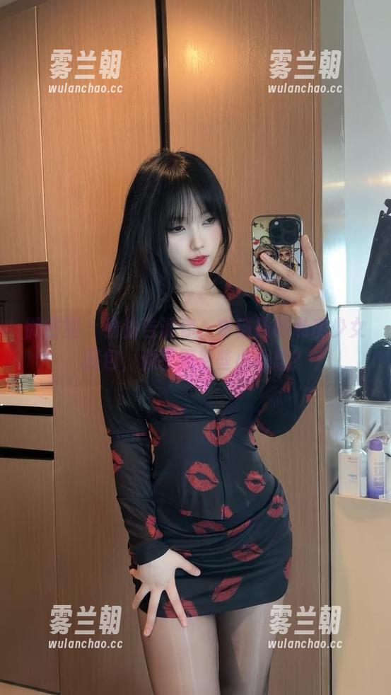 琳铛铛 微密圈 - 偷偷告诉你,琳铛铛的私房少女图包,似乎藏着些小心思?