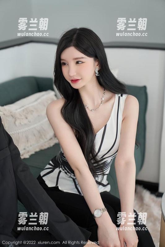 秀人网 - 小紫儿和她的秘书图包：这真的是我见过最有“职场魅力”的写真了。