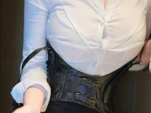 秀人网 – 等一下，小蛮妖_honey的套装写真合集里到底藏了多少惊喜？