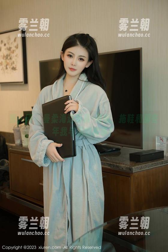 秀人网-曼柔 秀人网 - 曼柔海边写真-酒瓶、拖鞋和那些年我与海的故事!