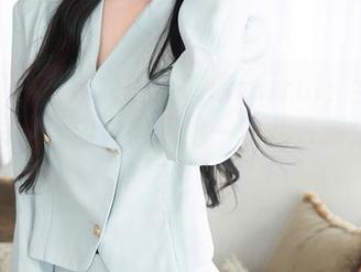 秀人网 – 当泳衣遇上瑞瑞ruirui：全套原图，瞬间让你觉得跟她一块儿去海边就对了！