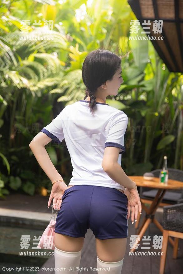 秀人网-童千艺cara 秀人网 - 当连衣裙遇上童千艺cara,这组写真是不是有点魔幻?