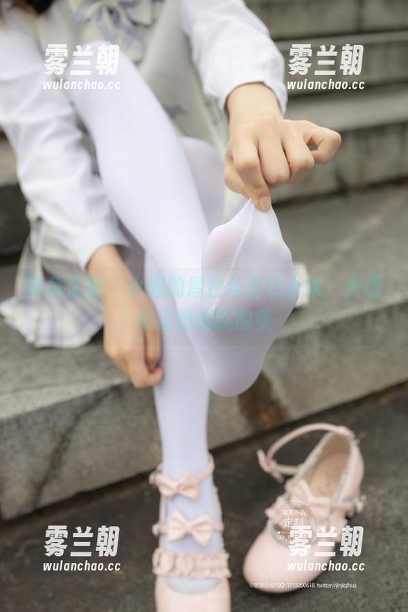 紧急企划 - 小恩的厚白丝壁纸合集，来感受这份细腻的美