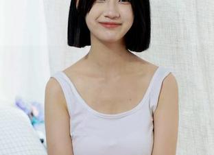 绮梦摄影 – 月月的校服图集：让人上课走神、放学也流连的资源！