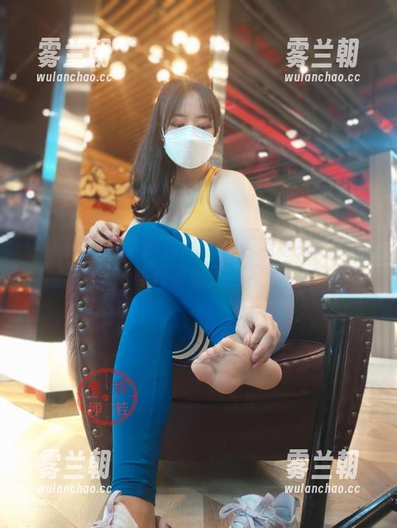 若若老师 微密圈 - 从机舱到高清:若若老师的空姐写真真是养眼!