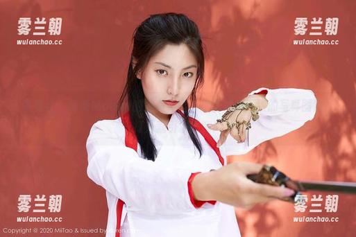 蜜桃社-萌美Moemi 蜜桃社 - 萌美Moemi的油亮神器:你绝对想不到的写真图包,打开就引发脑洞!