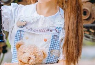 蠢沫沫的最新制服写真，让人有种想要翻阅的冲动！