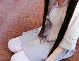 兰草旗袍合集：西尔酱的身影不断撩拨，下载还是继续观望，这真是个难题！