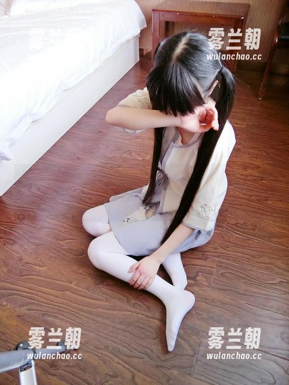 西尔酱 兰草旗袍合集:西尔酱的身影不断撩拨,下载还是继续观望,这真是个难题!