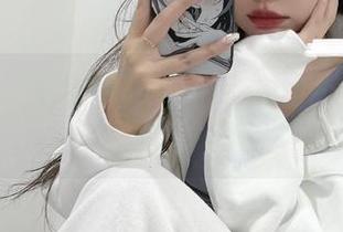 微密圈 – 轻松一刻：陈佩奇校服福利图片，太好看了！