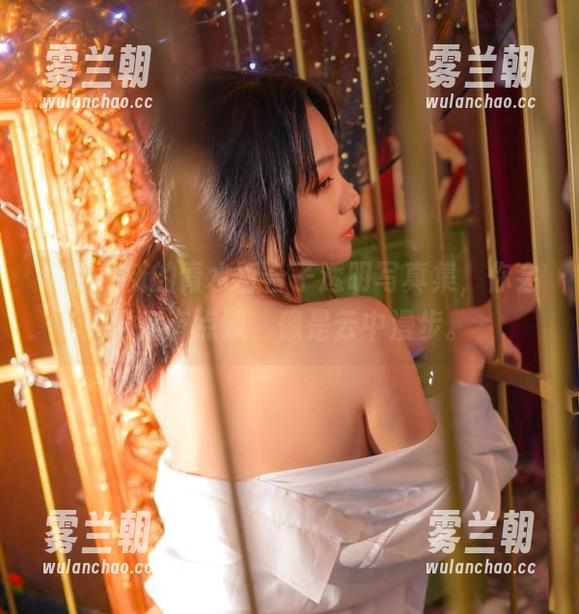 这次更新的青水百合子透明写真集，你会觉得有点飘，像是云中漫步。