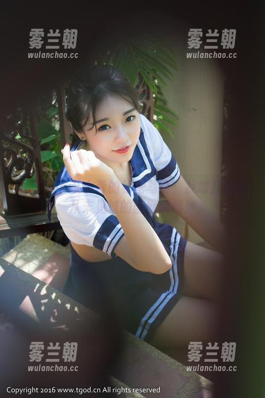 青豆客-艾小青 青豆客 - 艾小青的秘密写真:我敢打赌你从未见过的幽默瞬间!