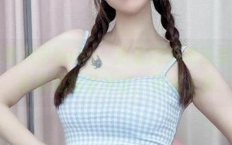 探秘鹿八岁baby：这裹胸短裙自拍作品带来的视觉冲击，有点上头